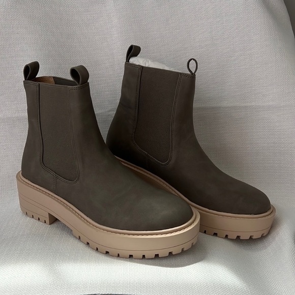 NWT: DV by Dolce Vita Paola boots with lug sole - Picture 4 of 7